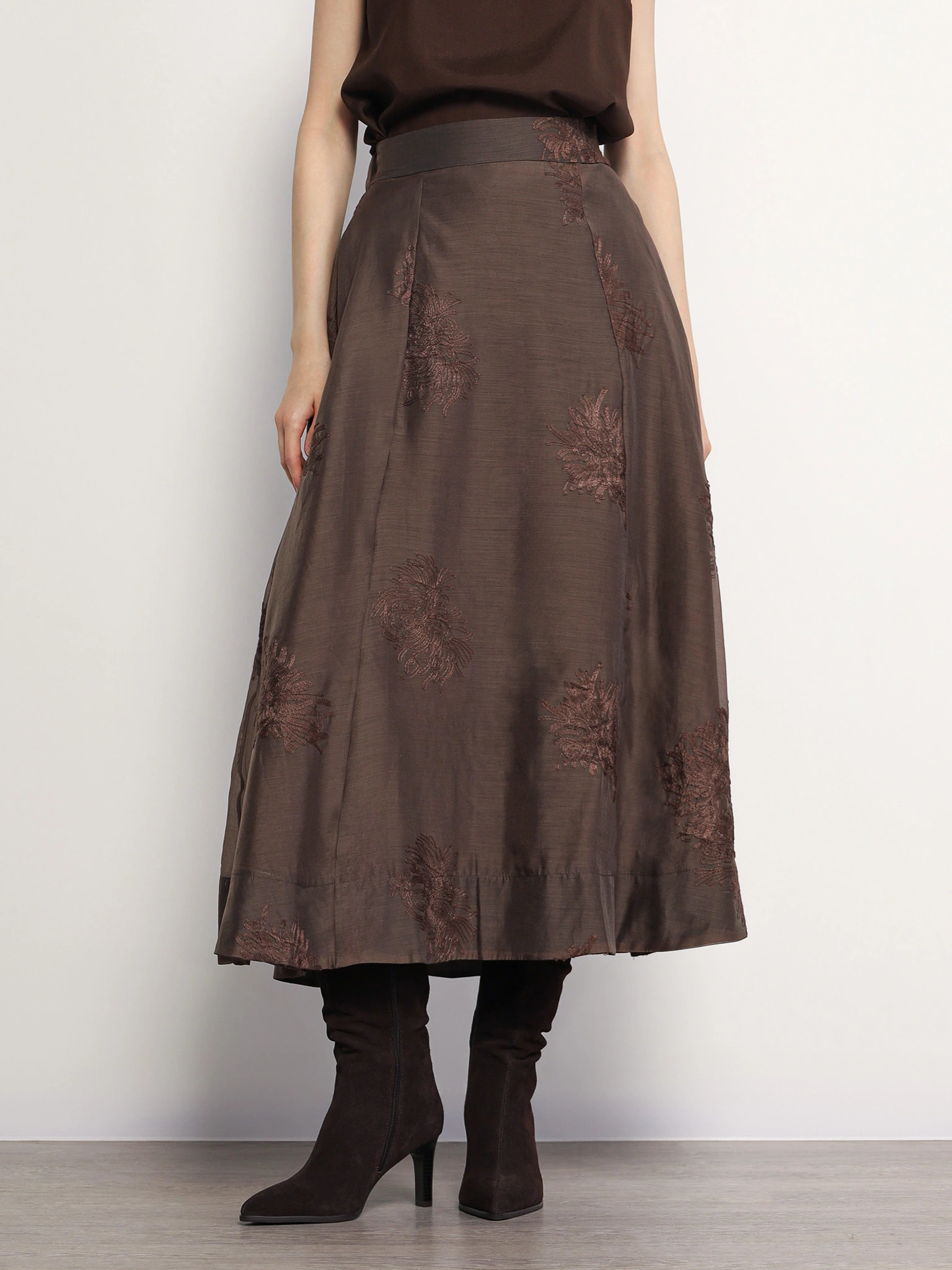 Юбка коричневого цвета с эластичным поясом